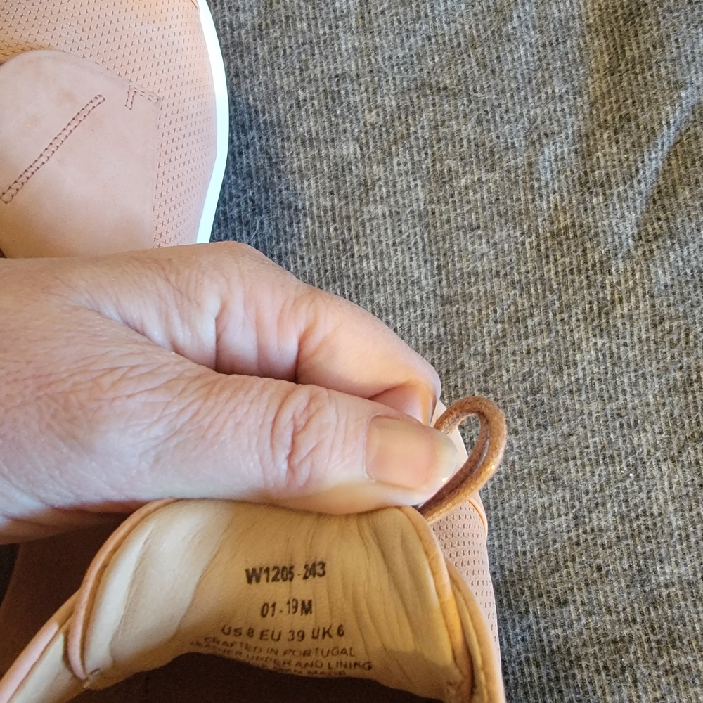 Women's Peach Sneakers